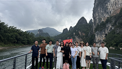 Mitarbeiter des Unternehmens nach unvergesslicher Guilin-Tour voller Energie